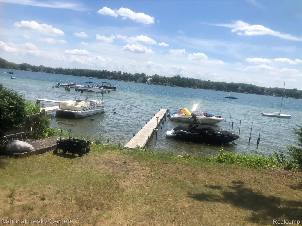 7010 Locklin Street West Bloomfield Charter Township MI 48324