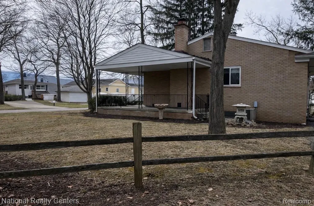 7010 Locklin Street West Bloomfield Charter Township MI 48324
