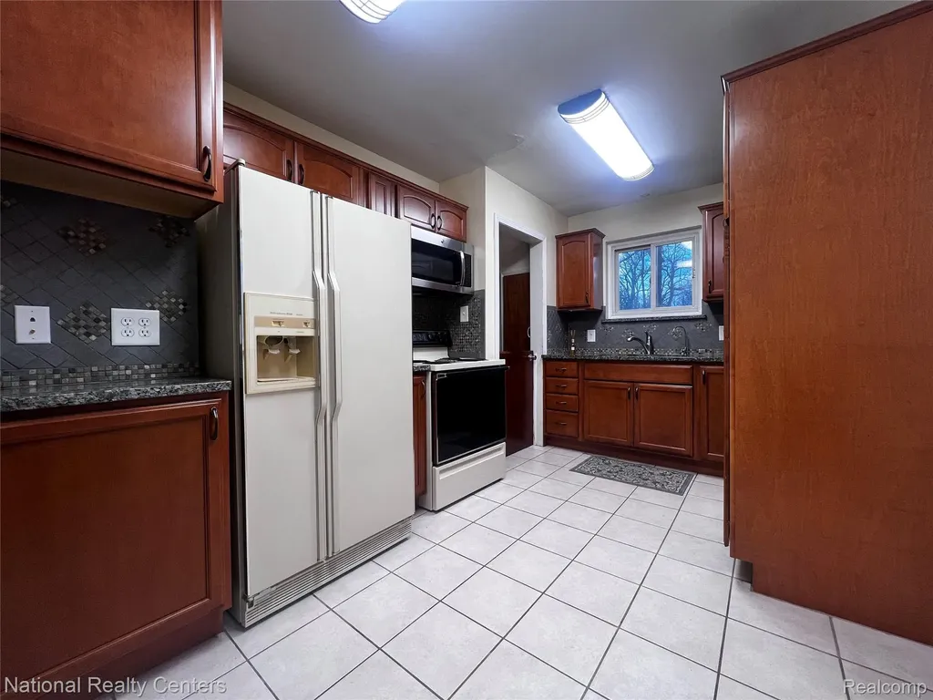 7010 Locklin Street West Bloomfield Charter Township MI 48324