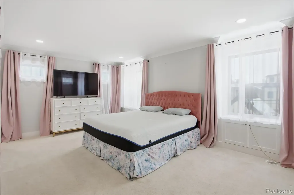 1211 E Lincoln Street Birmingham City MI 48009