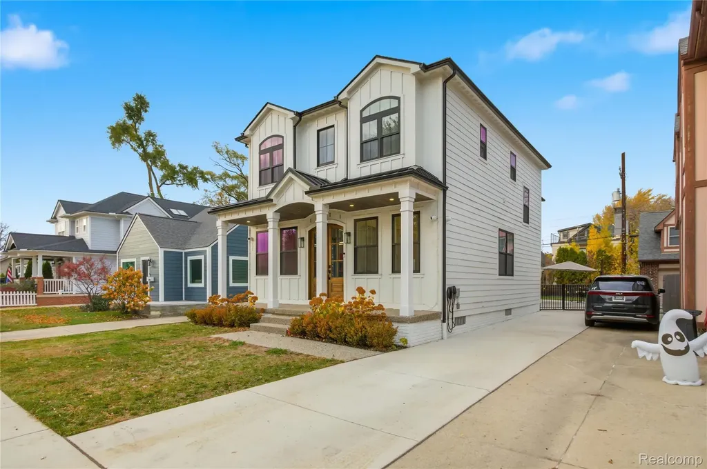 1211 E Lincoln Street Birmingham City MI 48009