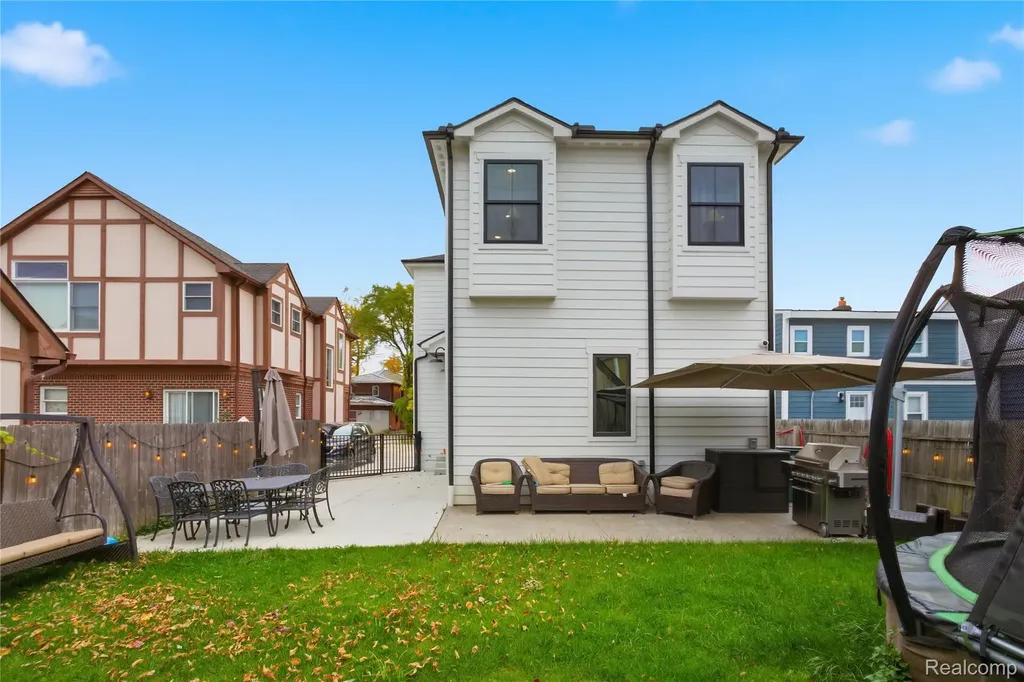 1211 E Lincoln Street Birmingham City MI 48009