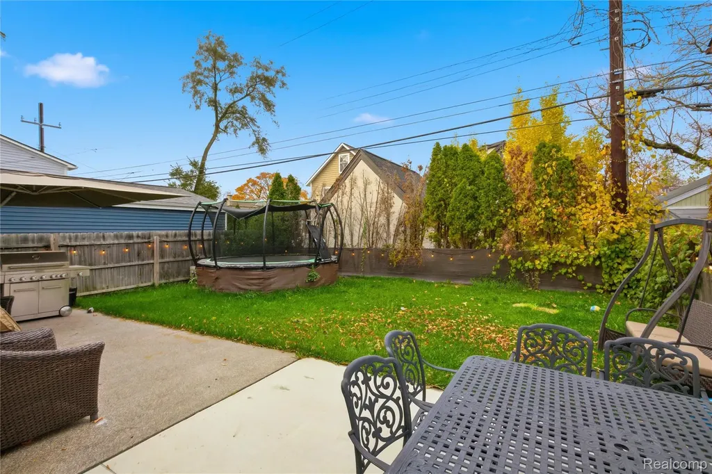1211 E Lincoln Street Birmingham City MI 48009