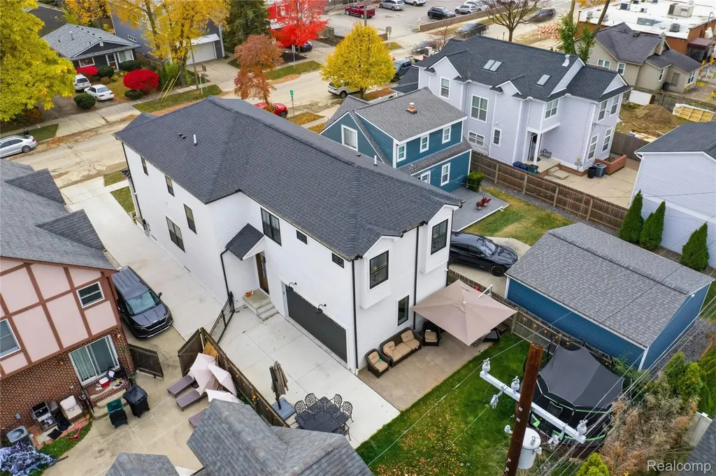 1211 E Lincoln Street Birmingham City MI 48009