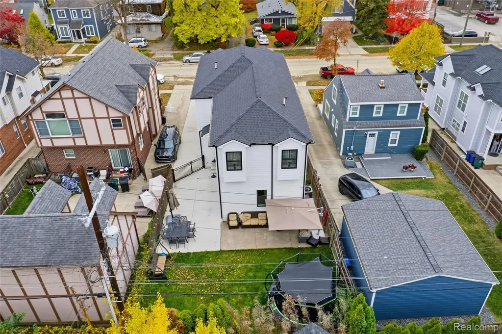 1211 E Lincoln Street Birmingham City MI 48009