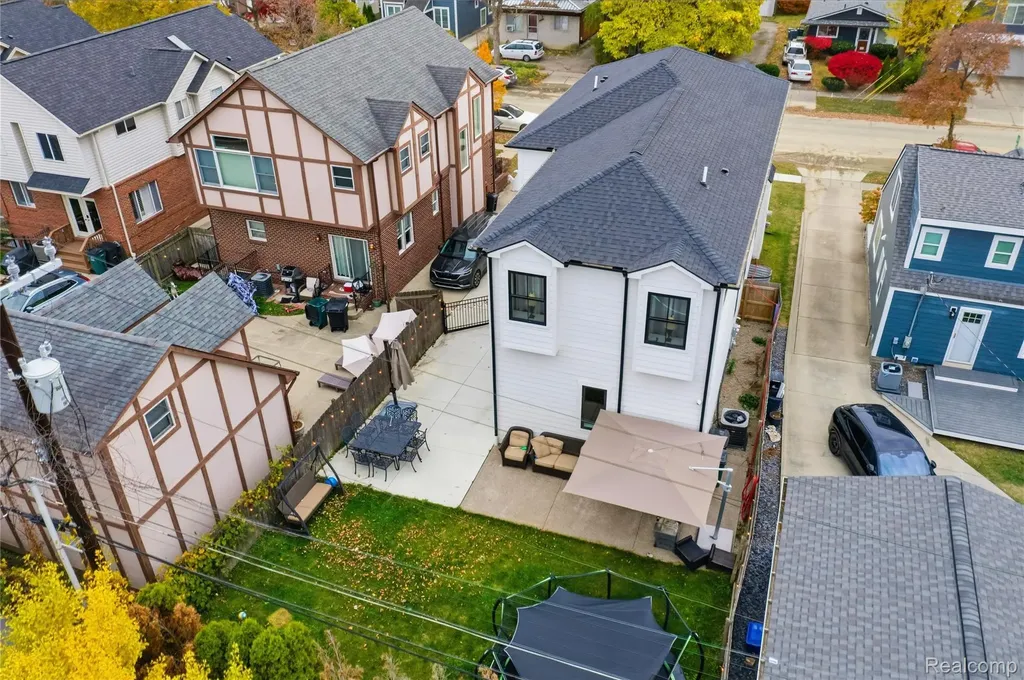 1211 E Lincoln Street Birmingham City MI 48009