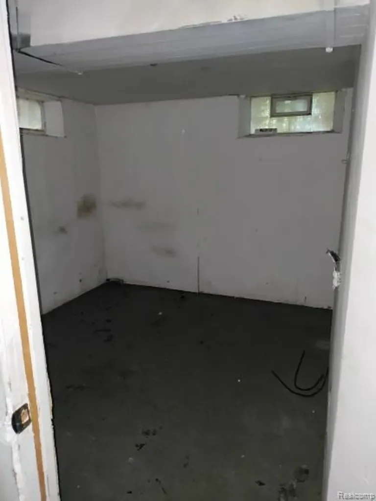 17305 Winston Street Detroit City MI 48219