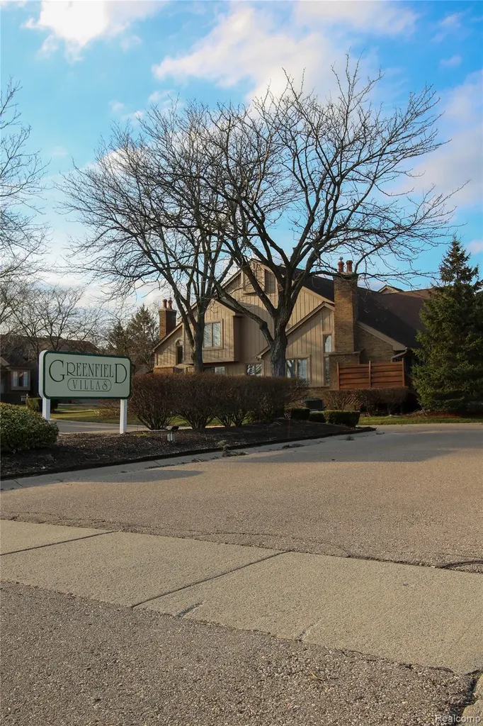 37860 N Laurel Park Drive Livonia City MI 48152