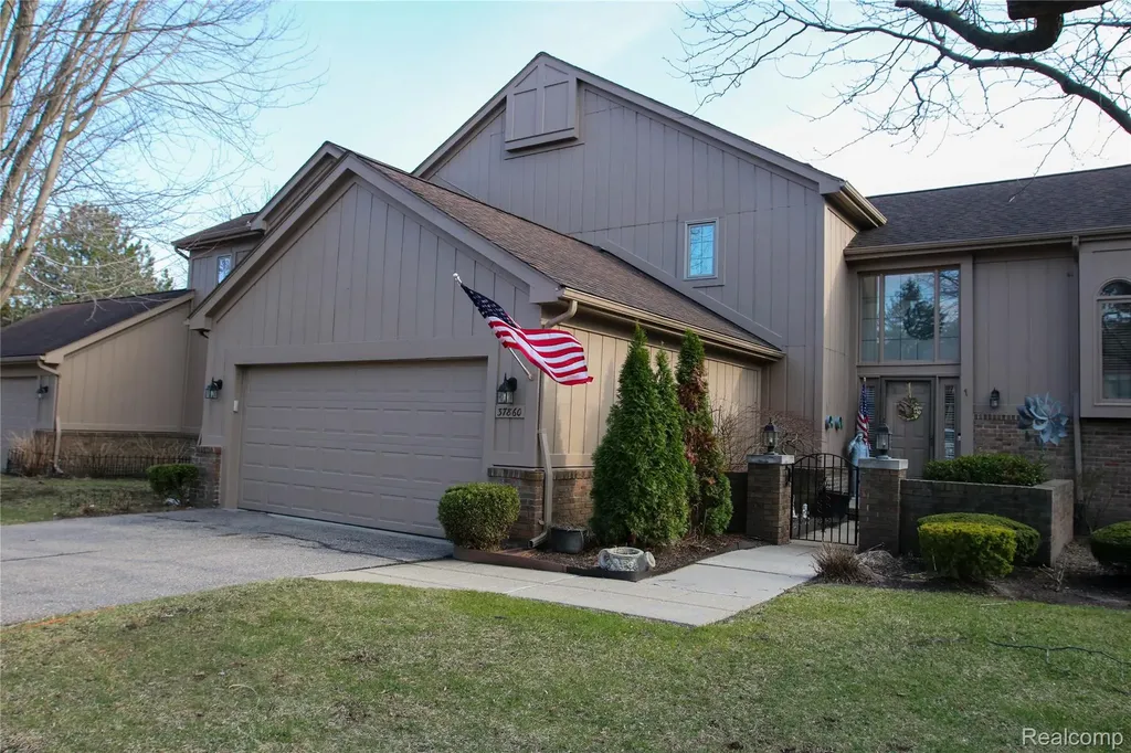 37860 N Laurel Park Drive Livonia City MI 48152