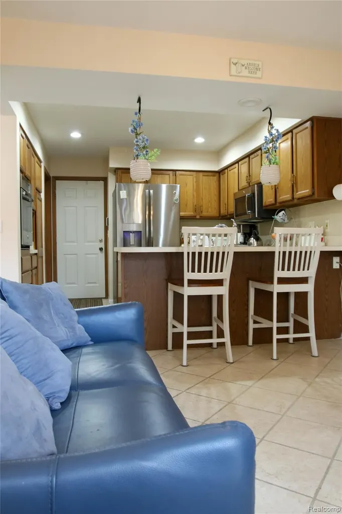 37860 N Laurel Park Drive Livonia City MI 48152