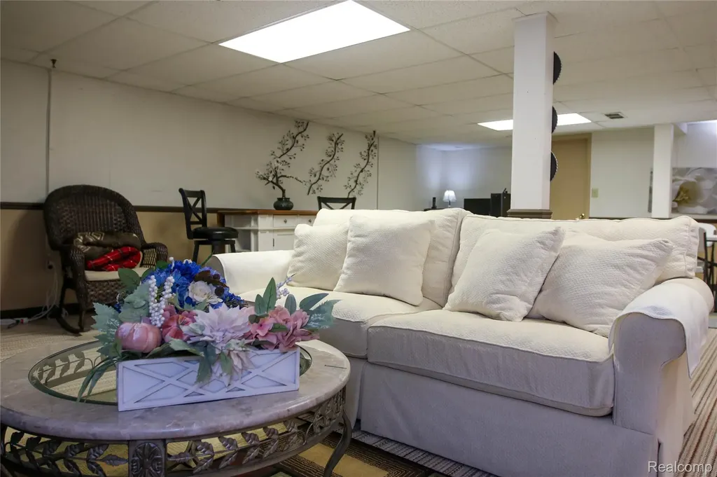 37860 N Laurel Park Drive Livonia City MI 48152