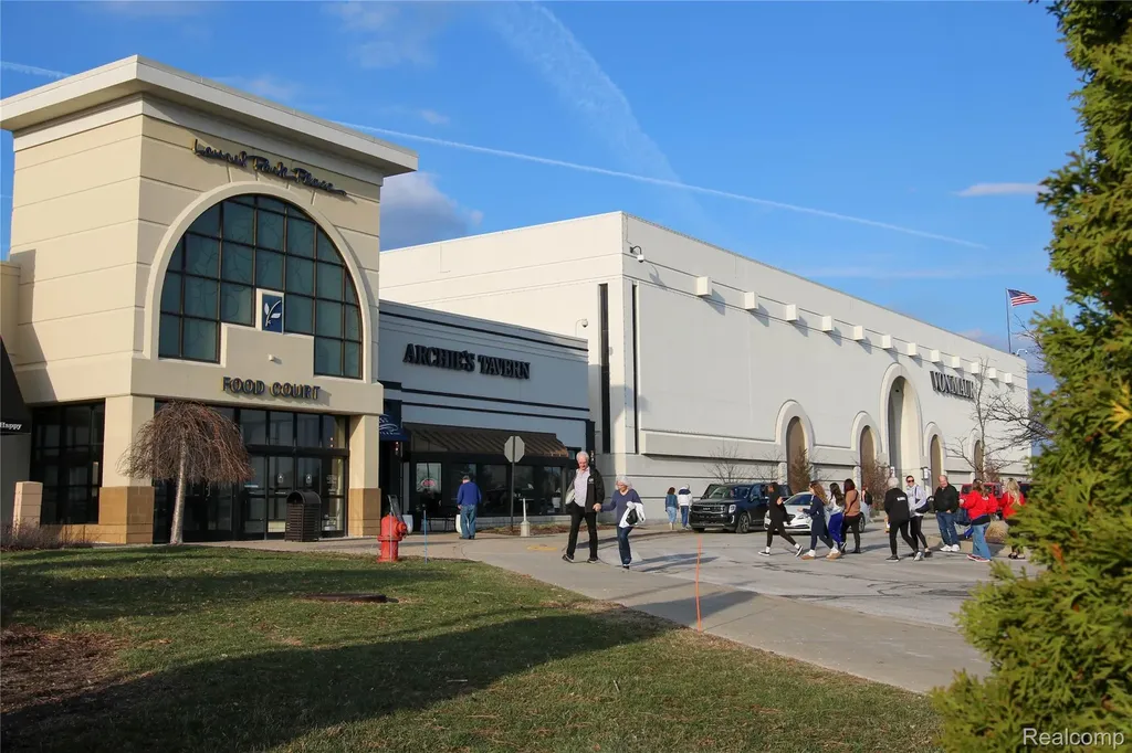 37860 N Laurel Park Drive Livonia City MI 48152
