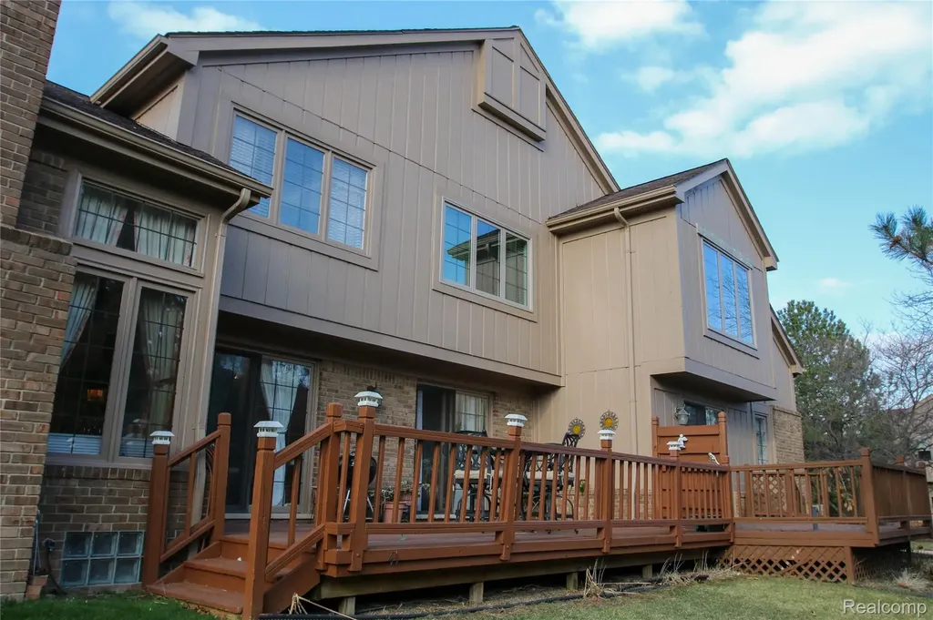 37860 N Laurel Park Drive Livonia City MI 48152