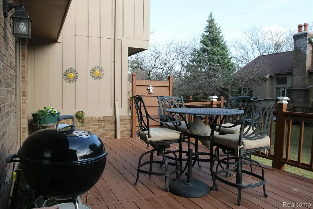 37860 N Laurel Park Drive Livonia City MI 48152