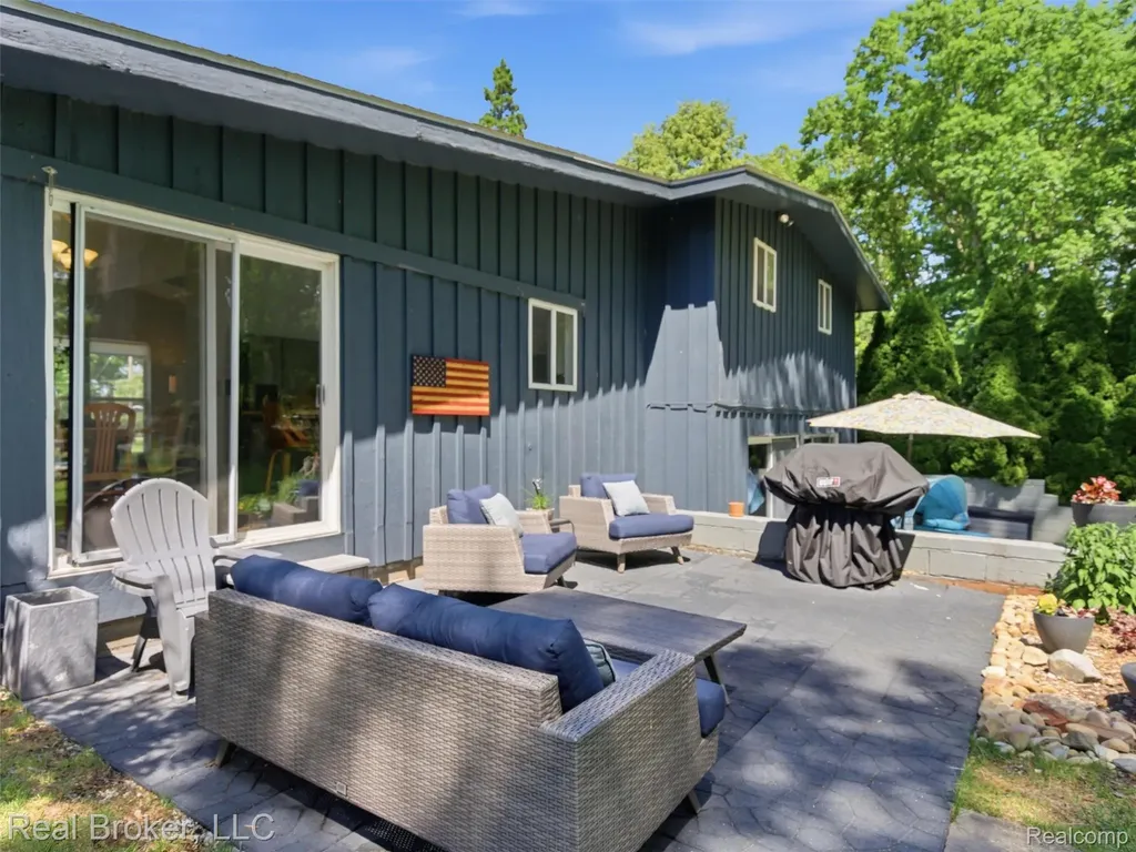 7514 Capri Drive White Lake Charter Township MI 48383