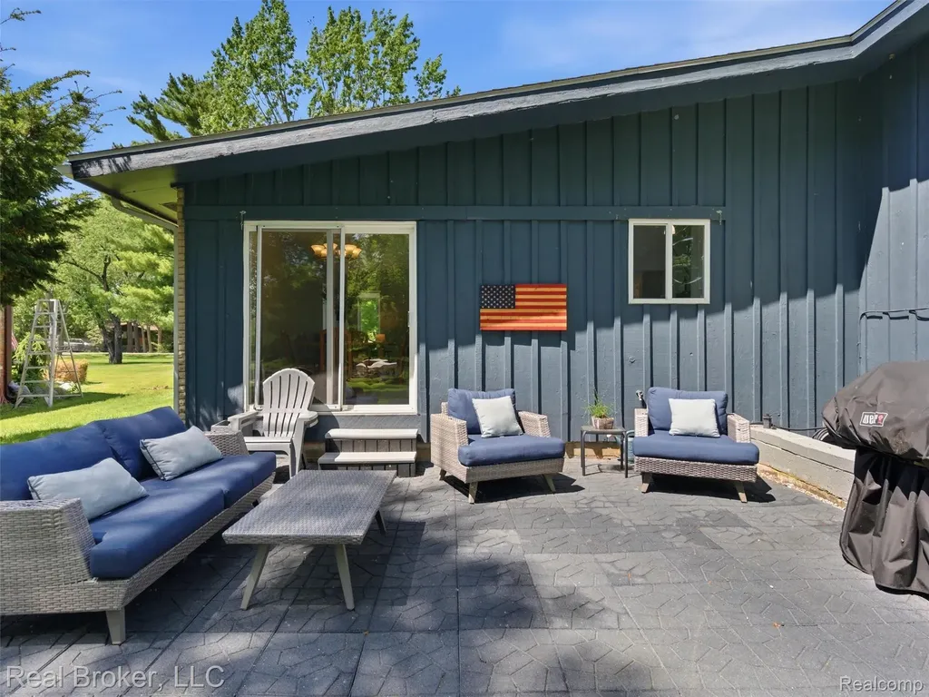 7514 Capri Drive White Lake Charter Township MI 48383