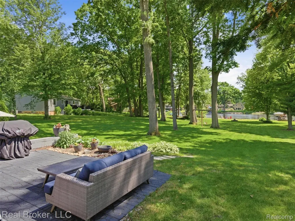 7514 Capri Drive White Lake Charter Township MI 48383