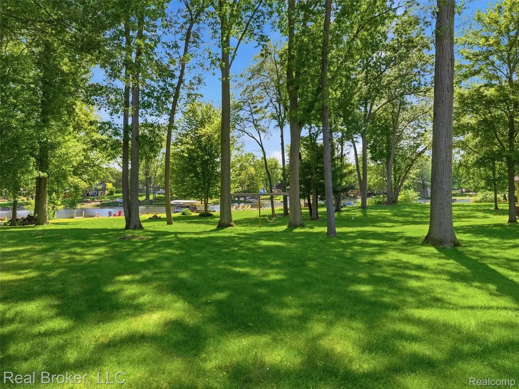 7514 Capri Drive White Lake Charter Township MI 48383