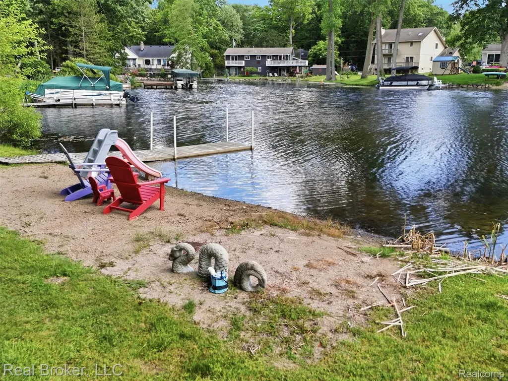 7514 Capri Drive White Lake Charter Township MI 48383