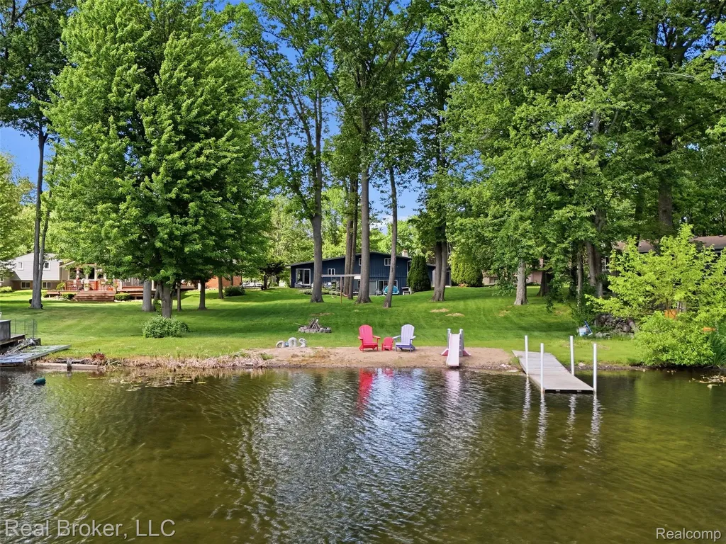 7514 Capri Drive White Lake Charter Township MI 48383