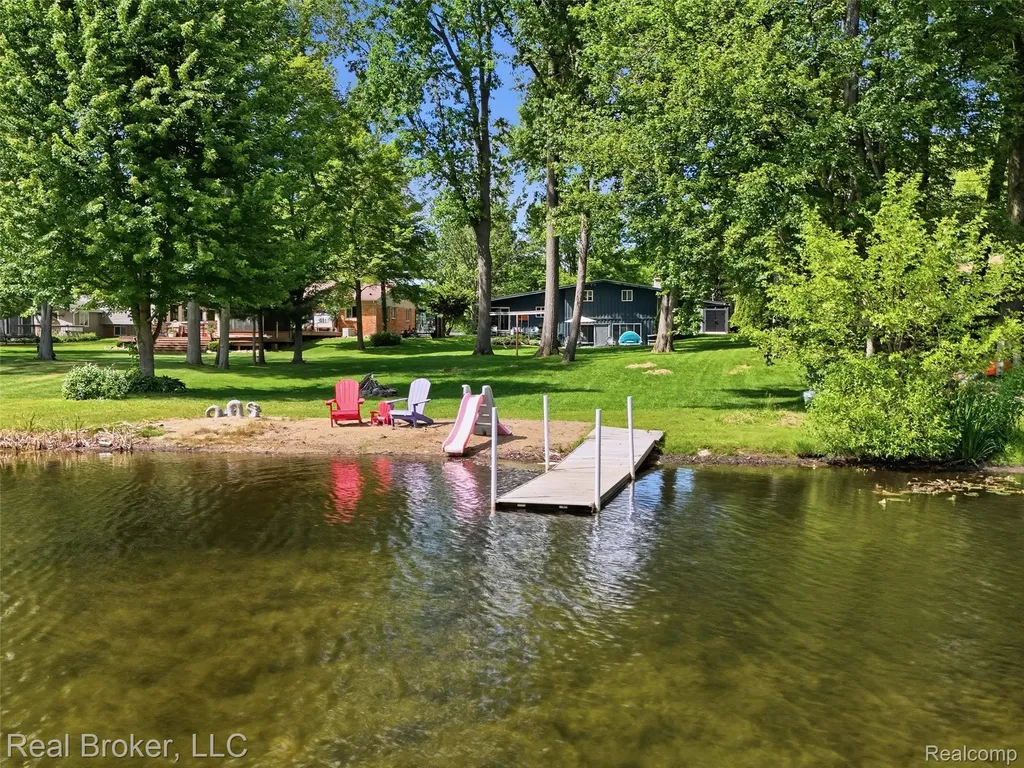 7514 Capri Drive White Lake Charter Township MI 48383