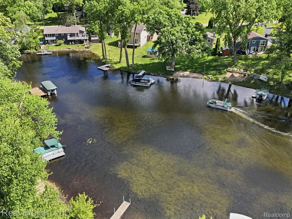 7514 Capri Drive White Lake Charter Township MI 48383