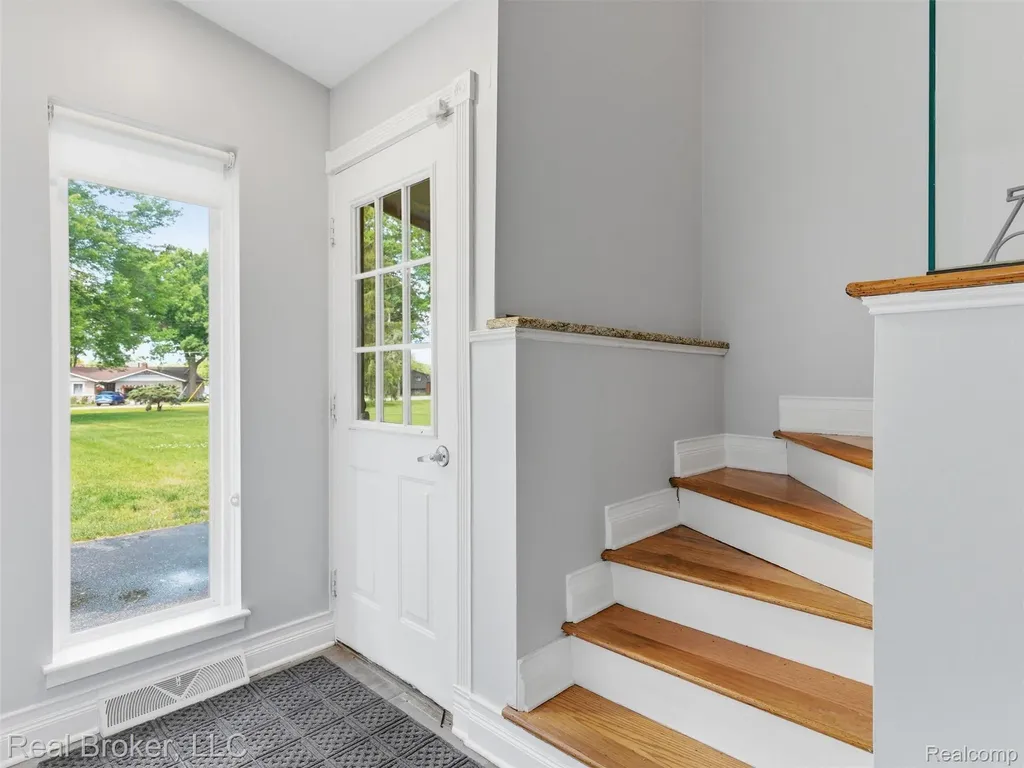 7514 Capri Drive White Lake Charter Township MI 48383