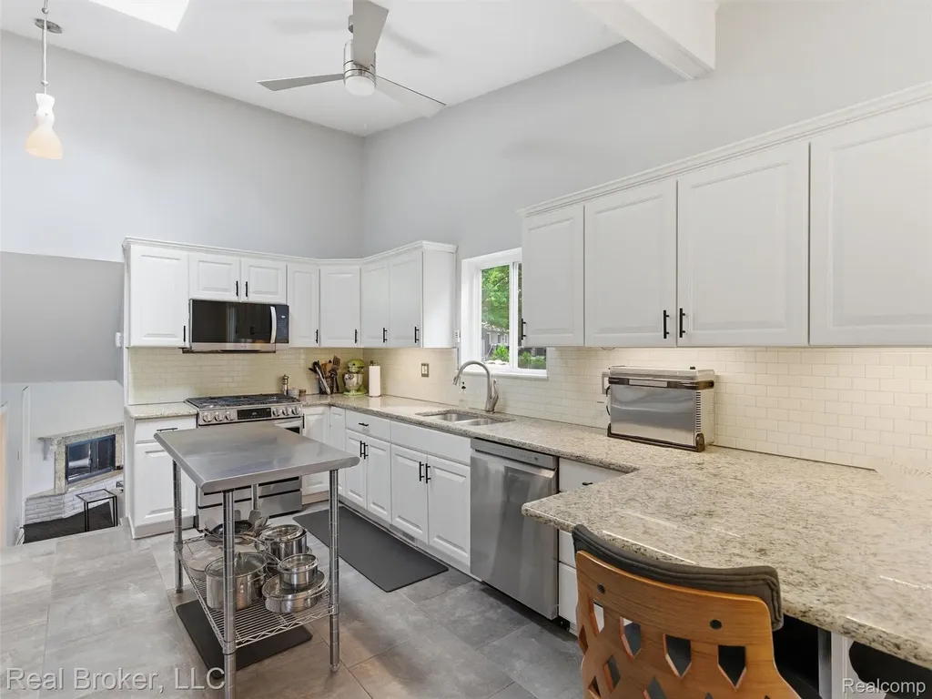 7514 Capri Drive White Lake Charter Township MI 48383