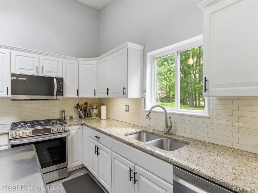 7514 Capri Drive White Lake Charter Township MI 48383