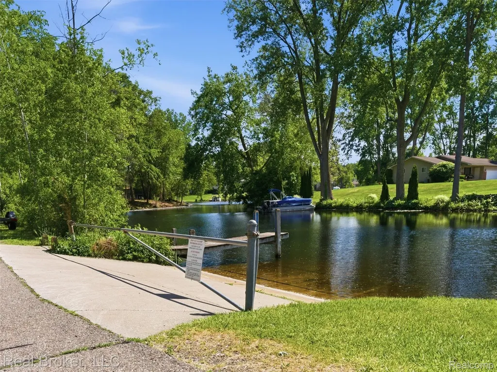 7514 Capri Drive White Lake Charter Township MI 48383