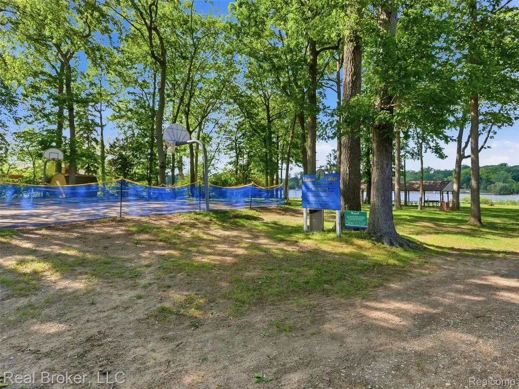 7514 Capri Drive White Lake Charter Township MI 48383