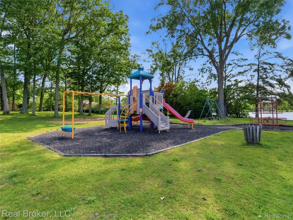 7514 Capri Drive White Lake Charter Township MI 48383
