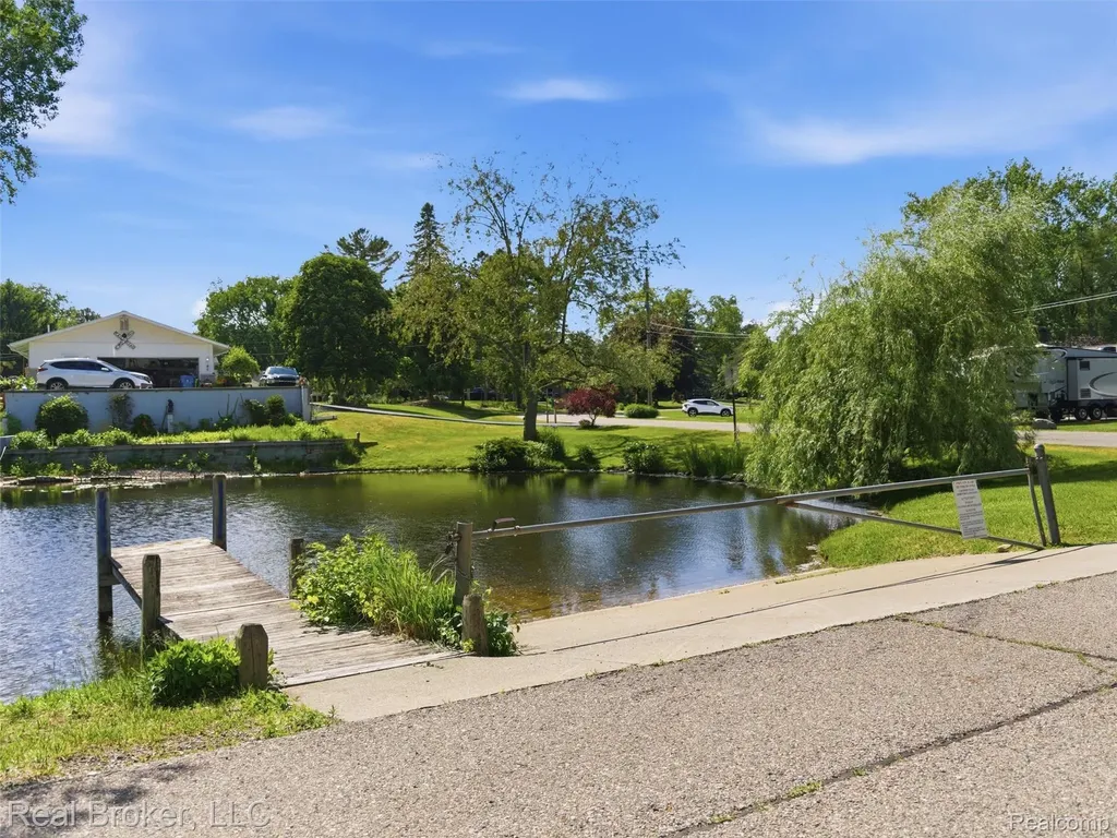 7514 Capri Drive White Lake Charter Township MI 48383