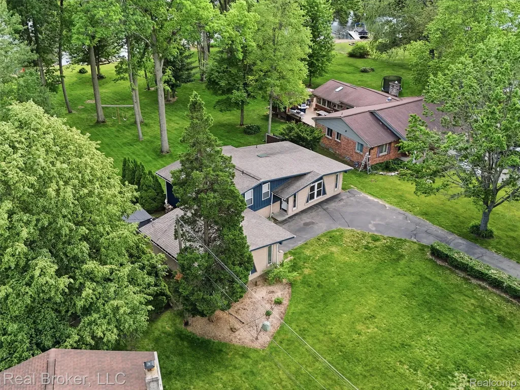7514 Capri Drive White Lake Charter Township MI 48383
