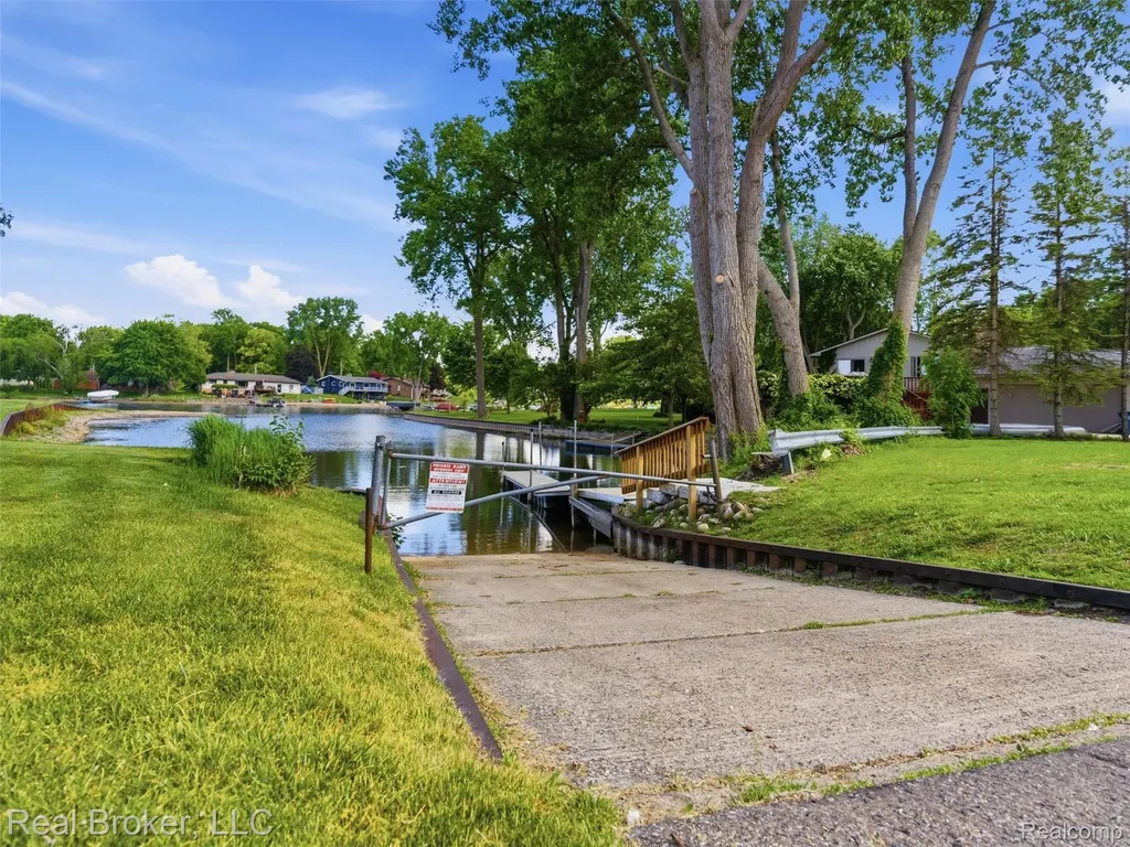 7514 Capri Drive White Lake Charter Township MI 48383