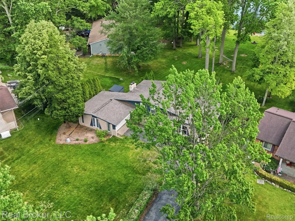 7514 Capri Drive White Lake Charter Township MI 48383