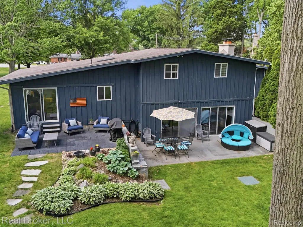 7514 Capri Drive White Lake Charter Township MI 48383