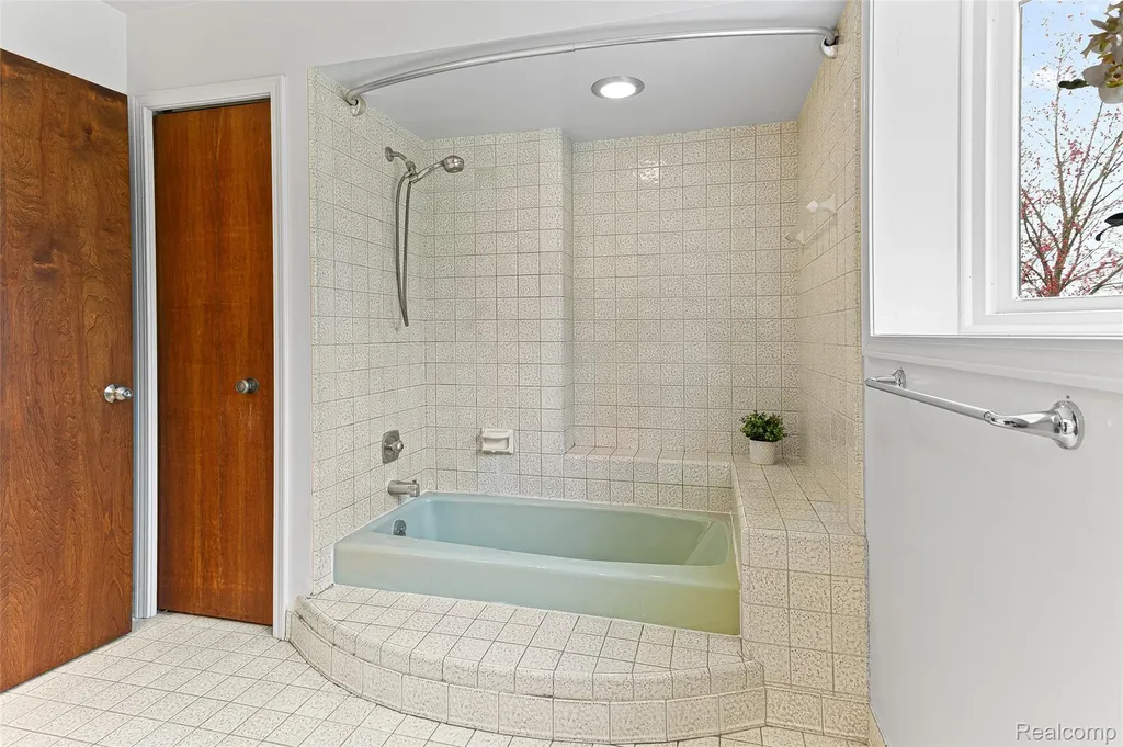 3755 Tremont Lane Ann Arbor City MI 48105