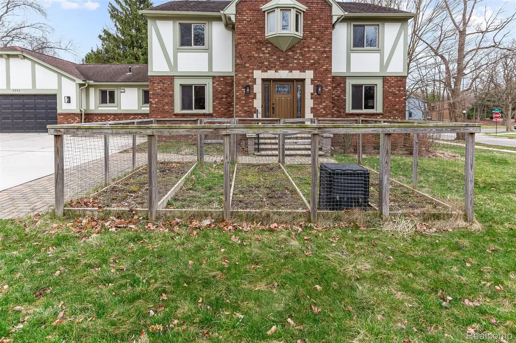 3755 Tremont Lane Ann Arbor City MI 48105