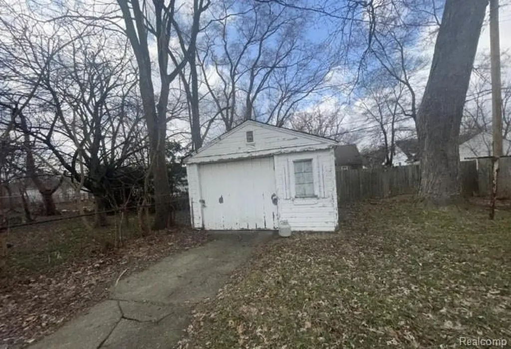 20043 Goulburn Avenue Detroit City MI 48205