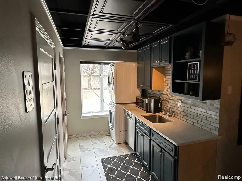 1362 Huron Street Waterford Charter Township MI 48328