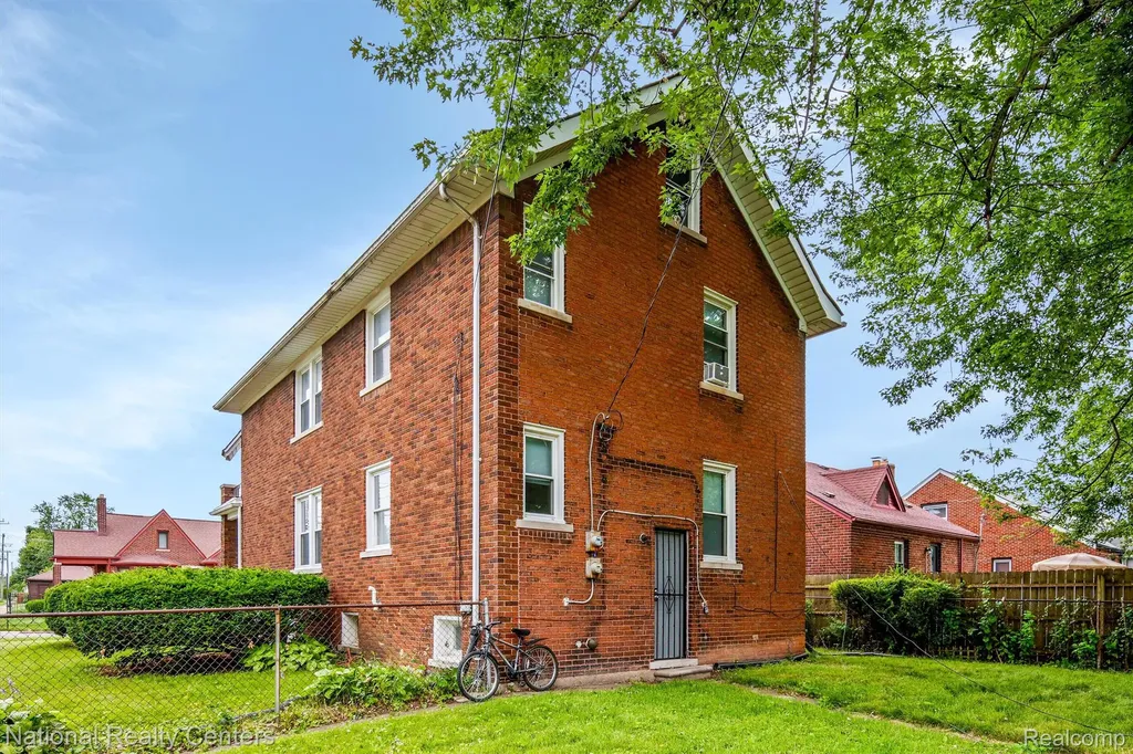 295 Eastlawn Street Detroit City MI 48215