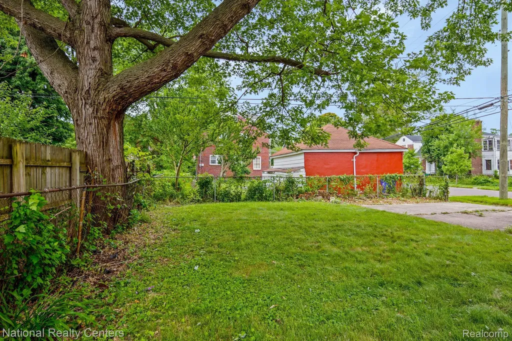 295 Eastlawn Street Detroit City MI 48215
