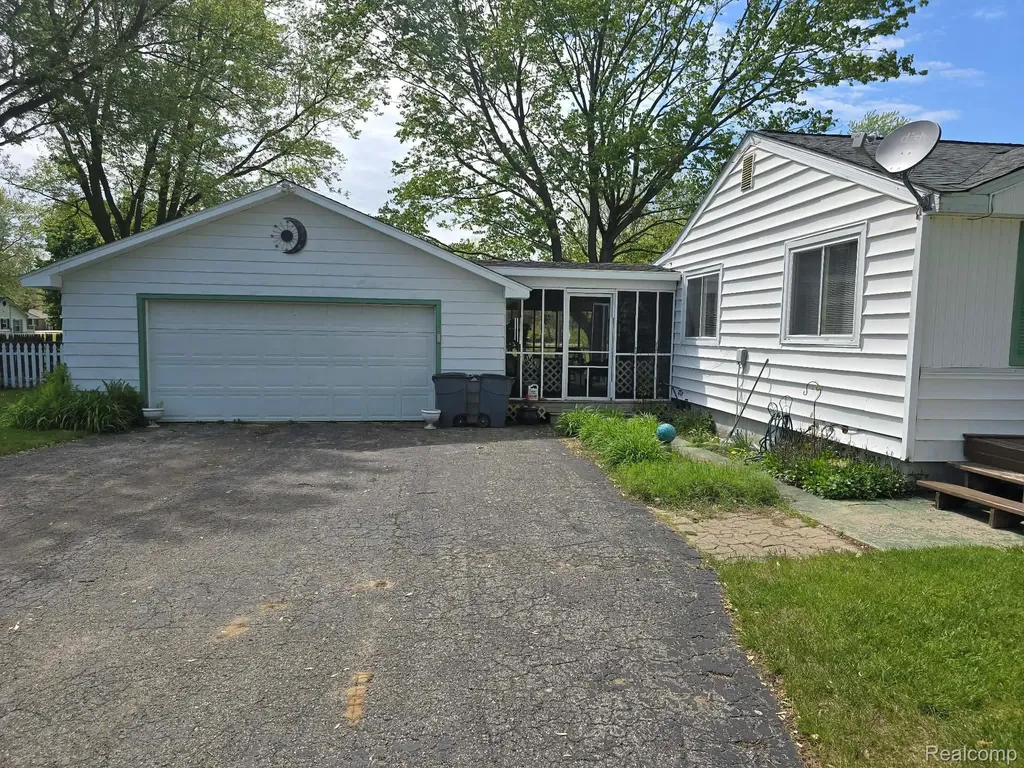 11421 Wing Drive Vienna Charter Township MI 48420