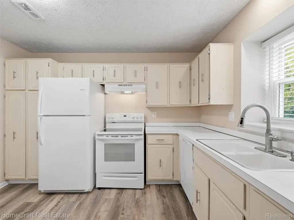 27920 Berrywood Lane Farmington Hills City MI 48334