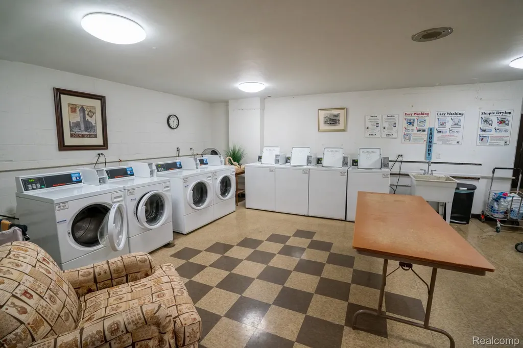 20 Chestnut Street Wyandotte City MI 48192