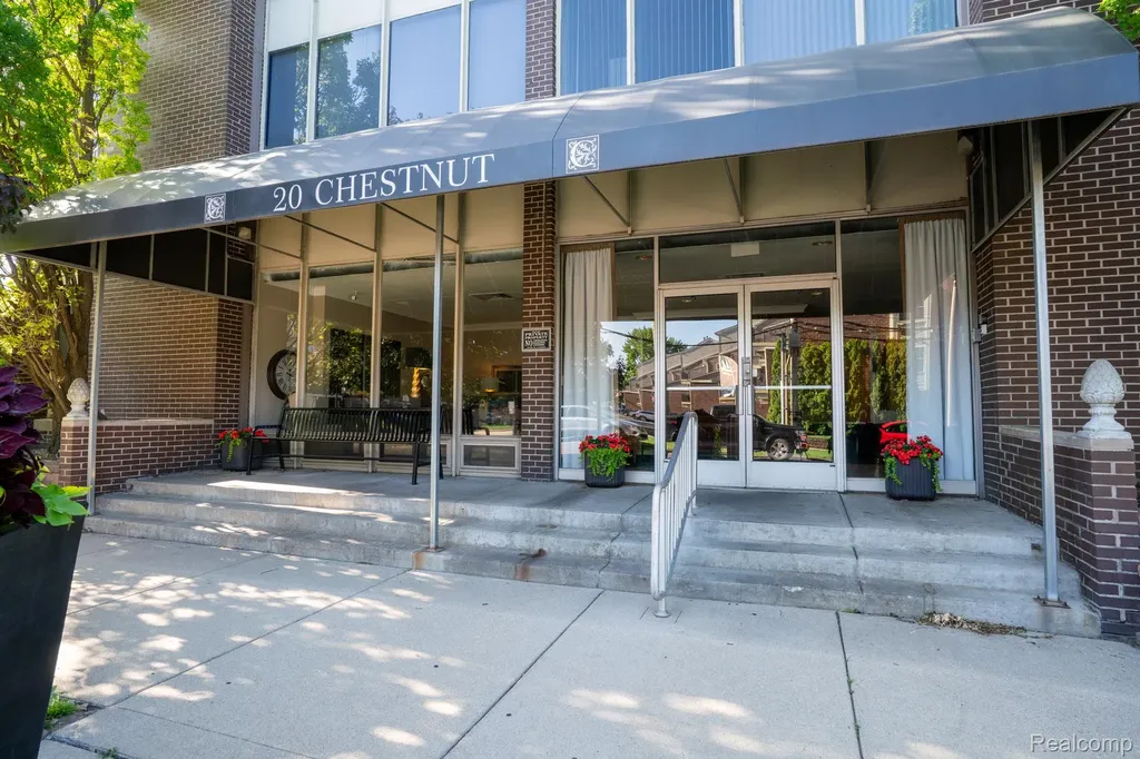 20 Chestnut Street Wyandotte City MI 48192