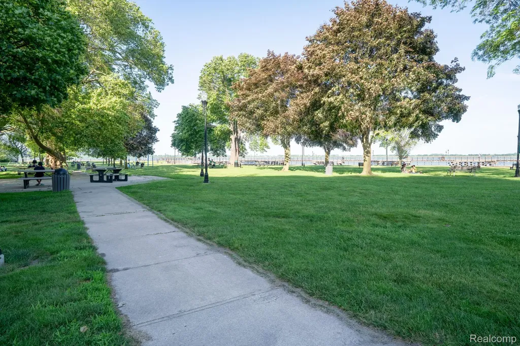 20 Chestnut Street Wyandotte City MI 48192