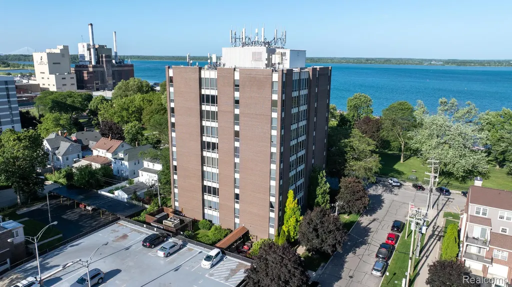 20 Chestnut Street Wyandotte City MI 48192