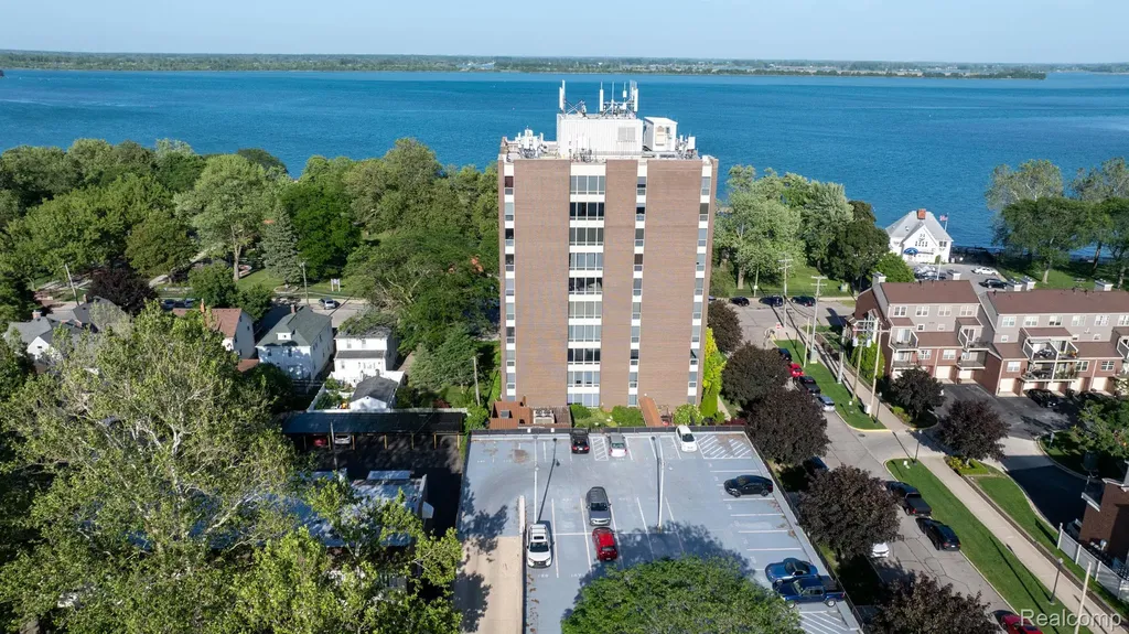20 Chestnut Street Wyandotte City MI 48192